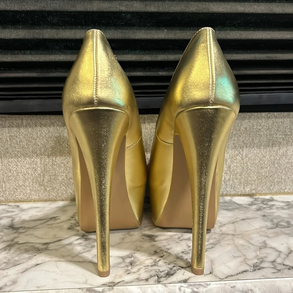 Shoe Republic LA Venerable Women’s Gold Platform Flat Almond Black Toe Heels NIB - Picture 5 of 8
